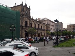 La manifestación afecta la circulación de la calle Corona, desde avenida Juárez hasta Hidalgo. EL INFORMADOR/E. OLVERA