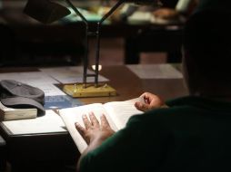 De acuerdo con expertos, los lectores habituales son personas más inteligentes, debido a que leer desarrolla la memoria, enriquece el vocabulario y mejora las habilidades para la comunicación. EL INFORMADOR / ARCHIVO