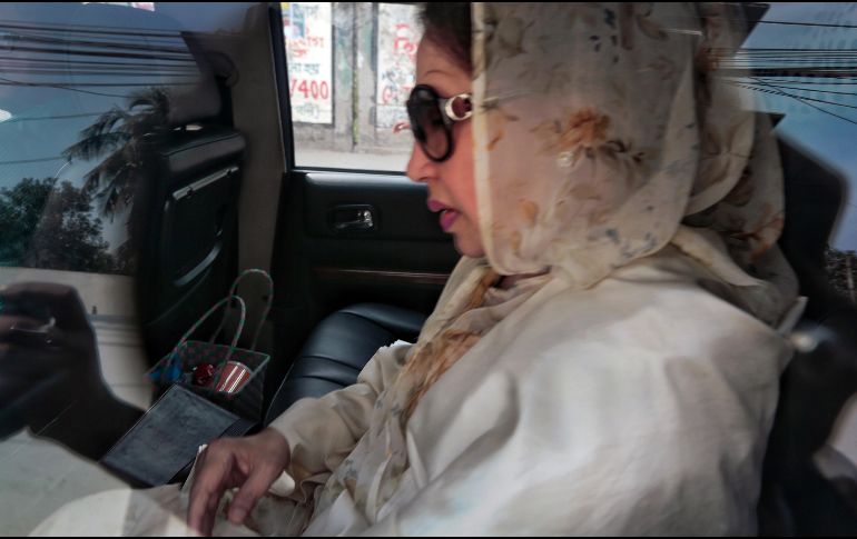 Khaleda Zía arriba al tribunal de Dacca. AP/M. Ahad