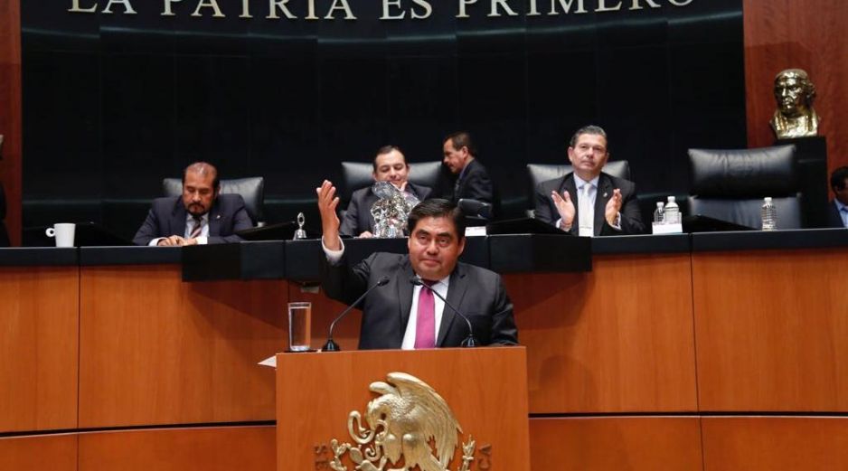 En su carta, Barbosa reconoció el profesionalismo del Senado, dio las gracias al PRD que lo hizo candidato, luego coordinador de la bancada. TWITTER / @MBarbosaMX