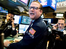 El índice industrial Dow Jones registra un alza de 65.74 puntos (0.28 por ciento) al situarse en 23 mil 926.20 unidades. EFE / J. Lane