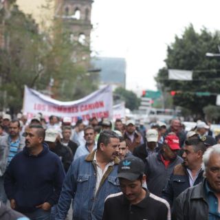 Durante manifestación, transportistas exigen paraderos