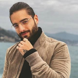 Maluma alborota a fans desde balcón de hotel en Campeche