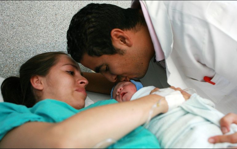 Especialistas precisan que de existir sangrados en el recién nacido es necesario acudir con urgencia a un centro de salud.  EL INFORMADOR/ ARCHIVO