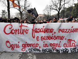 Con baja temperatura pero con sol, los manifestantes llegaron en algunos casos desde lejos para participar de un la marcha pacífica. AFP / T. Fabi