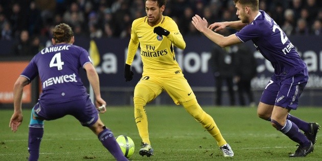 Neymar le da el triunfo al PSG sobre el Toulouse