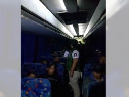 Las cinco personas detenidas, los autobuses y la documentación apócrifa quedaron a disposición del Agente del Ministerio Público de la Federación en Guadalajara. TWITTER/ @INAMI_mx