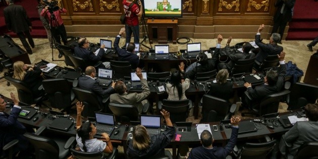 Presidente de Parlamento venezolano pide elecciones libres y no simulacro