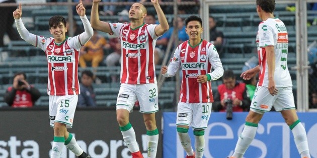 Necaxa gana con el desorden de Cruz Azul