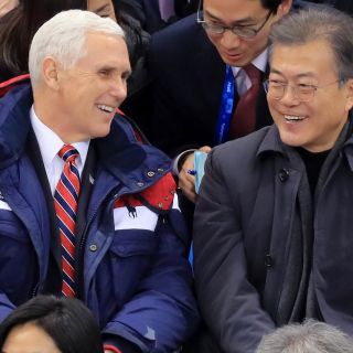 Pence dice que ha reforzado alianza con Seúl para presionar a Pyongyang