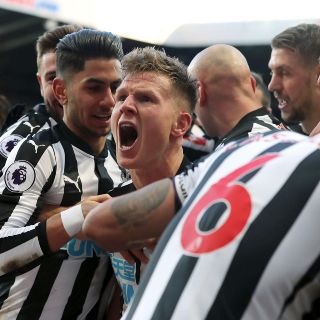 Newcastle sorprende a Manchester United en la Premier