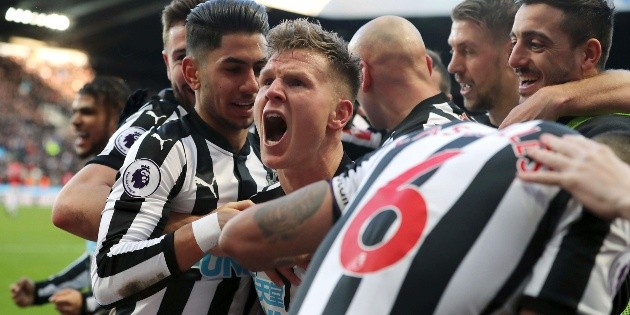 Newcastle sorprende a Manchester United en la Premier