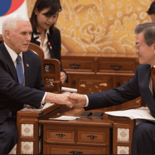 Pence asegura que EU está dispuesto a hablar con Corea del Norte