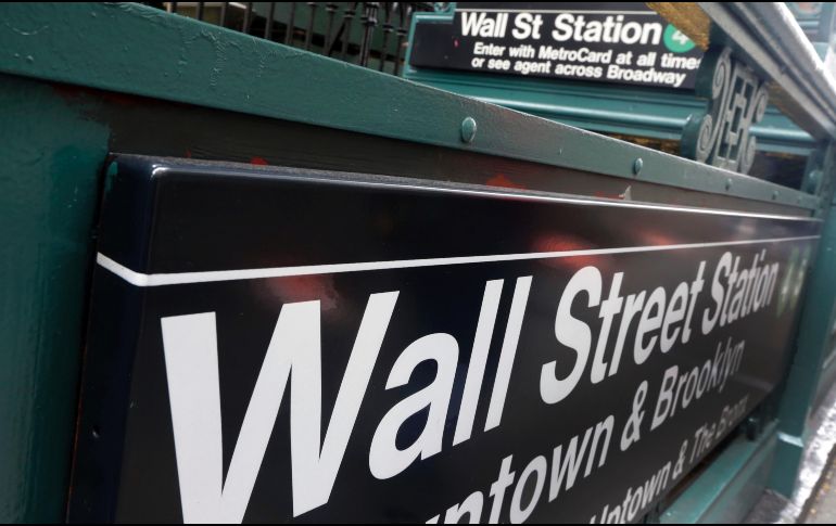 El indice industrial Dow Jones reporta durante los primeros minutos de operaciones una fuerte alza. AP / R. Drew