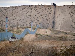 La administración mantiene su plan de requerir 18 mil MDD para la construcción de un total de mil 155 kilómetros de barreras físicas en la frontera con México. AP / ARCHIVO