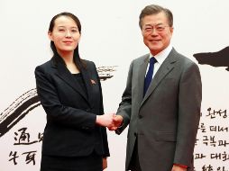 En su viaje, Kim Yo Jong estrechó la mano del presidente surcoreano Moon Jae-in. AP / ARCHIVO