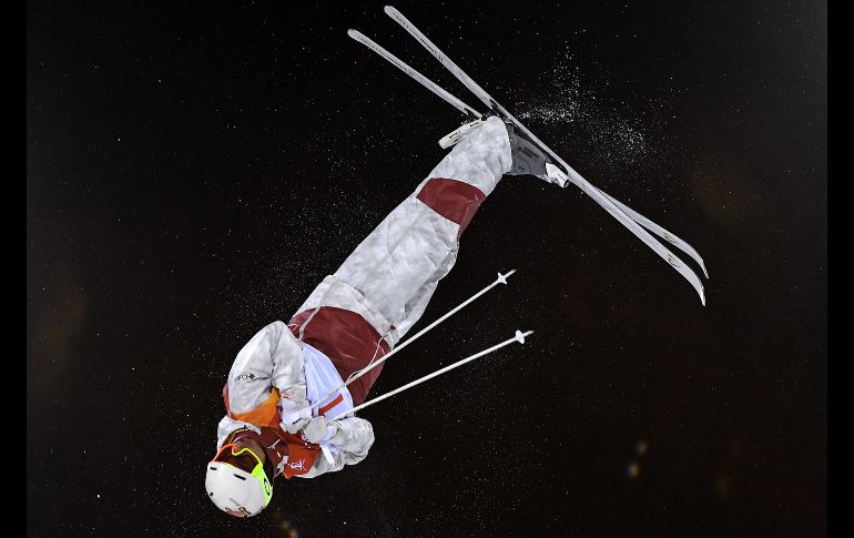 El canadiense Mikael Kingsbury compite para ganar en la modalidad de baches de esquí acrobático, en los Juegos Olímpicos de Pyeongchang, en Corea del Sur. AFP/L. Venance