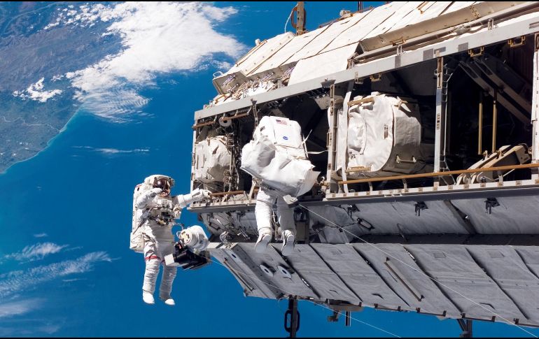 La NASA ha invertido casi 100 mil millones de dólares en la estación orbital desde la década de los noventa. AP/Archivo