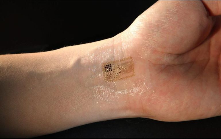 Al ser una capa tan delgada, el sensor se adapta a la textura de la piel y no interfiere con la transpiración. EFE / ARCHIVO
