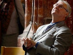 Fotografía de archivo que muestra al príncipe Enrique de Dinamarca, esposo de la reina Margarita, durante su visita a la iglesia Nikolai en Wismar. EFE