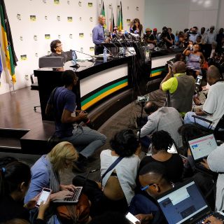 Partido gobernante da de plazo hasta hoy a Zuma para dimitir