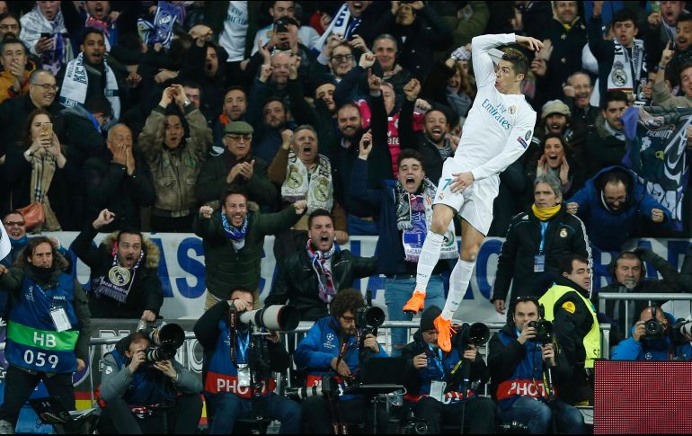 Cristiano Ronaldo, del Real Madrid, celebra su gol en partido de la Champions League ante el París Saint Germain, disputado en Madrid, España. Real Madrid ganó el encuentro  3-1. AP/F. Seco