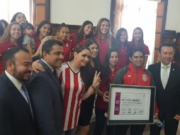 Las futbolistas del Rebaño se dijeron comprometidas a seguir poniendo en alto el nombre del equipo. ESPECIAL/CHIVAS