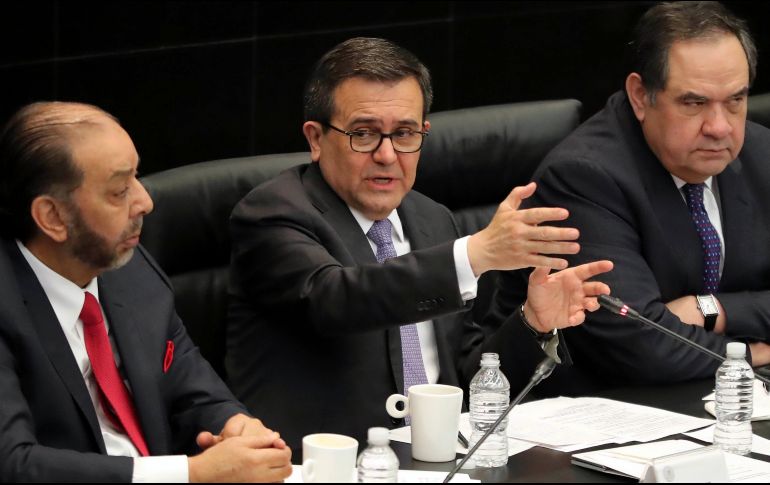 En reunión de trabajo en el Salón de la Comisión Permanente, Guajardo respondió dudas sobre la protección que México hará a favor de diferentes sectores económicos. SUN / L. Godínez