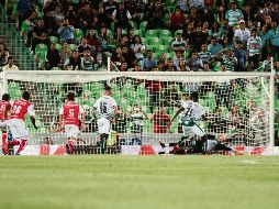 Con su triplete de anoche, Djaniny Tavares (#21) continuó como el máximo goleador del torneo. MEXSPORT