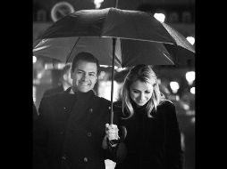 Las respuestas acumulan miles de reacciones y algunos celebran el humor con el que respondió a la foto donde con su esposa conmemora el Día de los enamorados. TWITTER / @EnriquePN