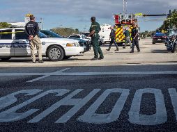 Al menos 17 personas murieron en el tiroteo perpetrado por un joven de 19 años, Nikolas Cruz en la escuela secundaria Marjory Stoneman Douglas, ubicada al sureste de Florida. EFE / C. Herrera