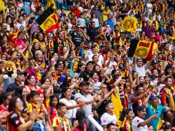 El futbol es un espectáculo que despierta pasiones y rivalidades, pero también una industria que mueve al año más de 500 mil MDD, además de ser un fuerte generador de empleos. EL INFORMADOR / ARCHIVO