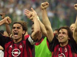 Pirlo (D) es recordado por su paso por el Milán y la Juventus y por haber ganado la Copa del Mundo con la ''Squadra Azzurra'' en el 2006. AFP/ARCHIVO