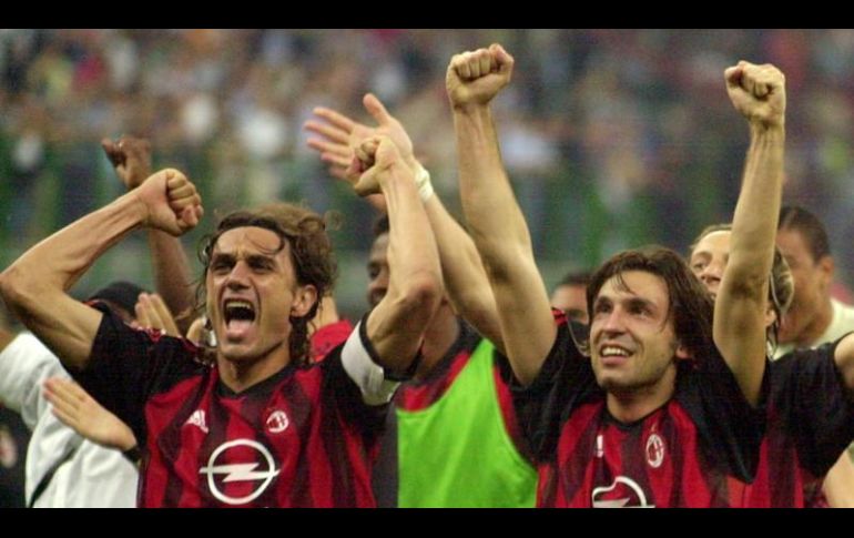 Pirlo (D) es recordado por su paso por el Milán y la Juventus y por haber ganado la Copa del Mundo con la ''Squadra Azzurra'' en el 2006. AFP/ARCHIVO
