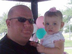 Estudiantes escribieron varios mensajes emotivos despidiendo a Aaron. AP/ARCHIVO