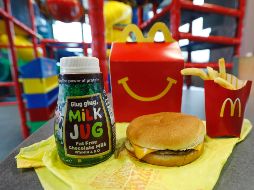 La compañía retirará del paquete las hamburguesas con queso, además e incluir agua y reducir el azúcar de su leche con chocolate. AP/R. Solís