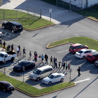 Abuela evita posible tiroteo en escuela de EU al entregar a su nieto