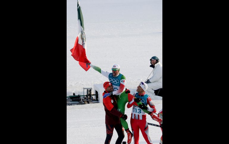 Pese a llegar en el último lugar de la competencia de esquí de fondo, el mexicano Germán Madrazo, de 43 años, que aprendió a esquiar a hace poco más de un año, quedará como uno de los personajes inolvidables de los Juegos Olímpicos de Invierno de Pyeongchang gracias a su empeño y al orgullo con el que celebró al cruzar la meta. AP / D. Lovetsky