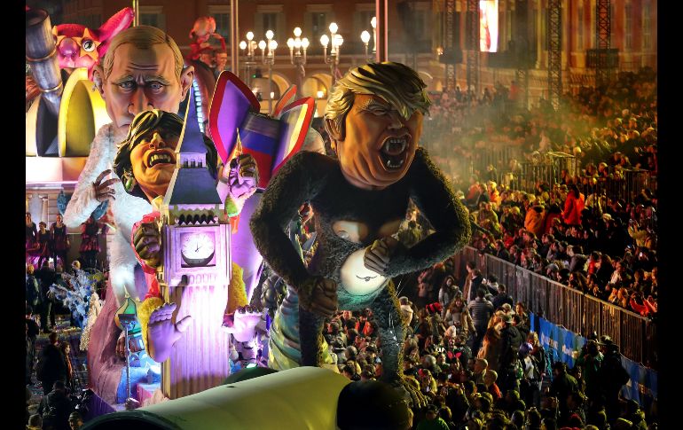 Donald Trump fue uno de los personajes más vistos durante el pintoresco desfile. EFE / S. Nogier