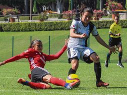 Las jugadoras de Atlas y Querétaro se brindaron en la cancha, pero al final sólo repartieron unidades. EL INFORMADOR/G. Gallo