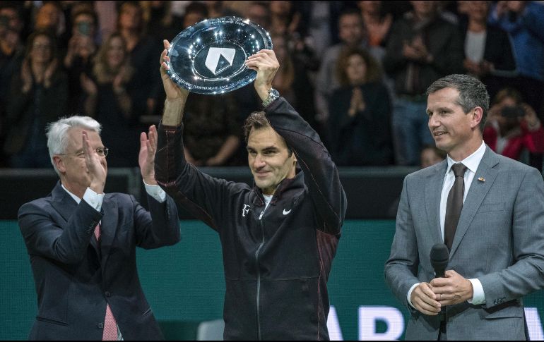 Es la tercera ocasión que Federer gana el torneo de Róterdam. AP/P. Post