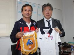El dirigente de futbol nipón Shoji Takeyama presentó los detalles del certame a los directivos de Chivas. INTERNET/www.chivasdecorazon.com.mx