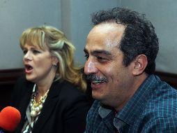 Omar Fierro (d) se siente cómodo con su papel: El personaje tiene cuatro hijas de cuatro mamás diferentes y Omar tiene seis hijos de cuatro mamás diferentes. EL INFORMADOR/ARCHIVO