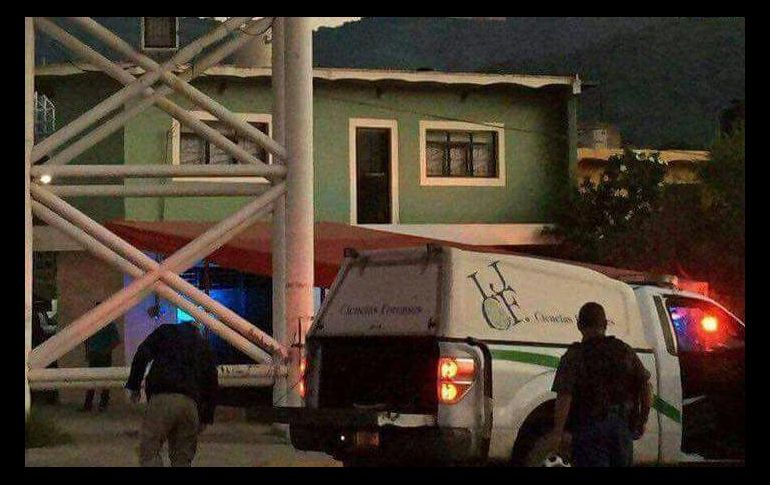 Policías de Tlajomulco acordonaron el lugar en espera de personal del Semefo para realizar el levantamiento del cuerpo. ESPECIAL/ARCHIVO