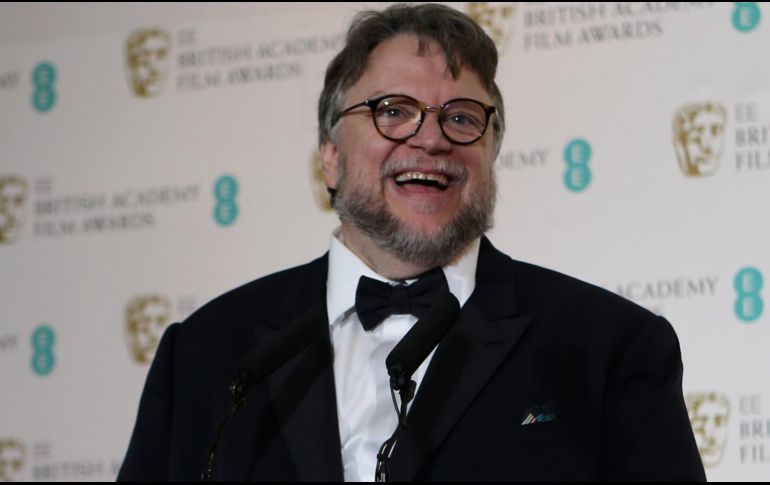Del Toro, en la conferencia de prensa nocturna tras triunfar como mejor director en los premios BAFTA NOTIMEX/R. Alarcón