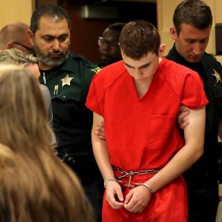 Pareja que albergó a Nikolas Cruz desconocía tener un "monstruo en casa"