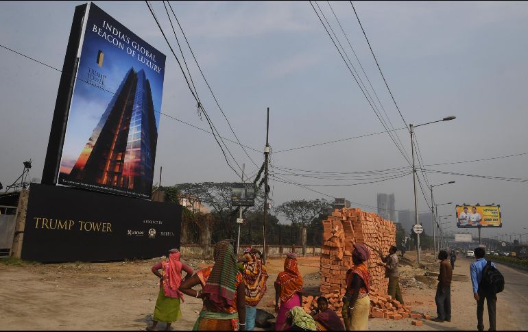 Trabajos en la calle donde se construye la Torre Trump en Calcuta, India. Donald Trump junior visitará el país esta semana para promover los desarrollos de bienes raíces. AFP/D. Sarkar