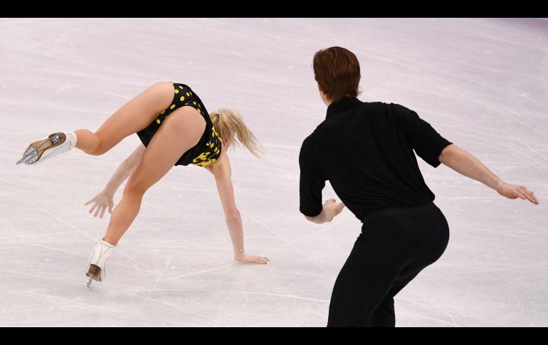 Evgenia Tarasova y Vladimir Morozov, de Rusia, en una rutina libre de patinaje artístico. AFP/Y. Jung