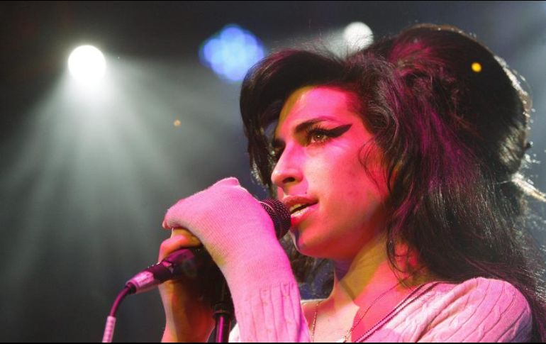 Con el paso del tiempo, Amy Winehouse también se sumó al 