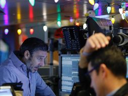 La mayor parte de los sectores terminó con números rojos, siendo el más perjudicado el de las empresas de servicios públicos. AP/ARCHIVO